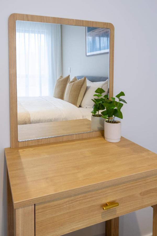 In The Heart Of It All: 2 Bed Cbd Townhouse クライストチャーチ エクステリア 写真